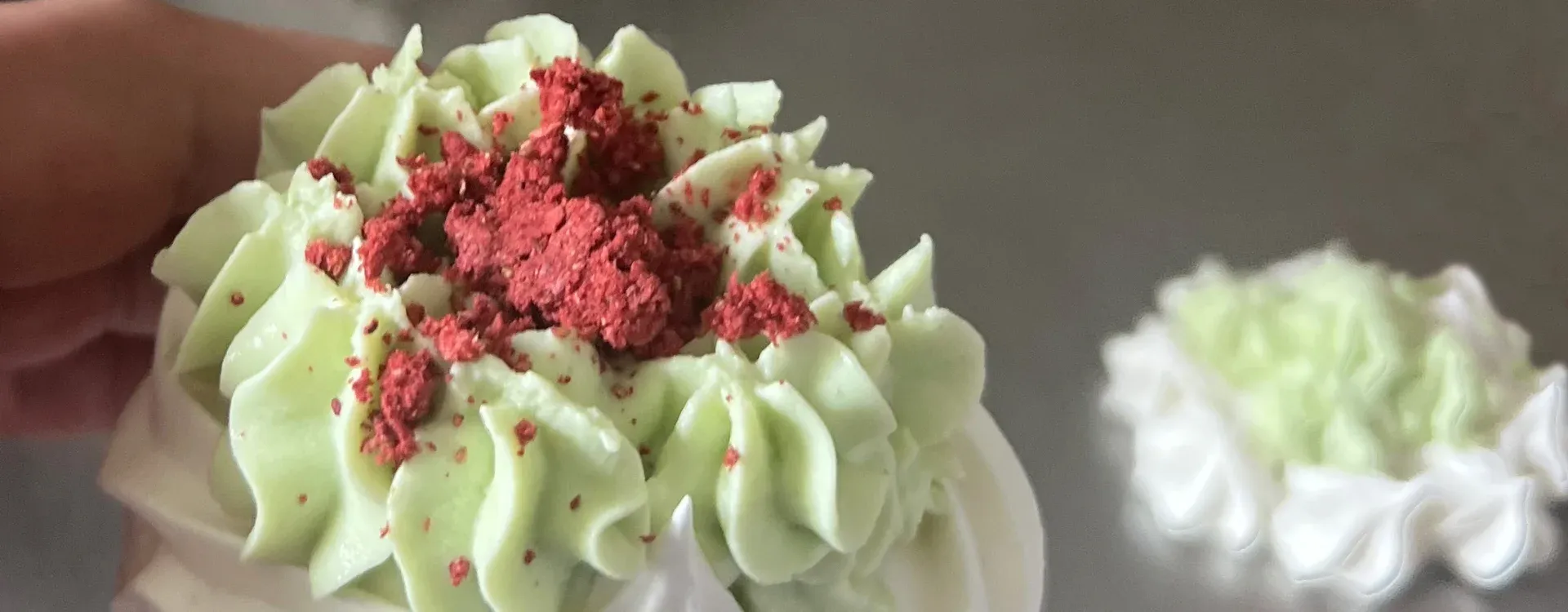 Recept: Dort Pavlova s matcha krémem